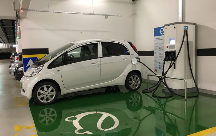 Minden huszadik eladott autó elektromos vagy tölthető hibrid