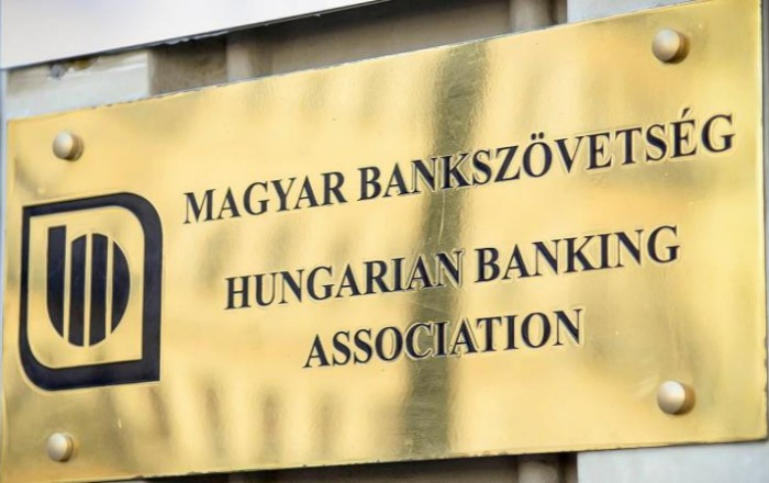 Bankszövetség: pengeélen táncolunk, mást nem tehetünk, csak tárgyalunk és újra tárgyalunk