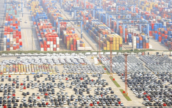 Egyezkedik az EU és India, drasztikus autóipari vámcsökkenés jöhet