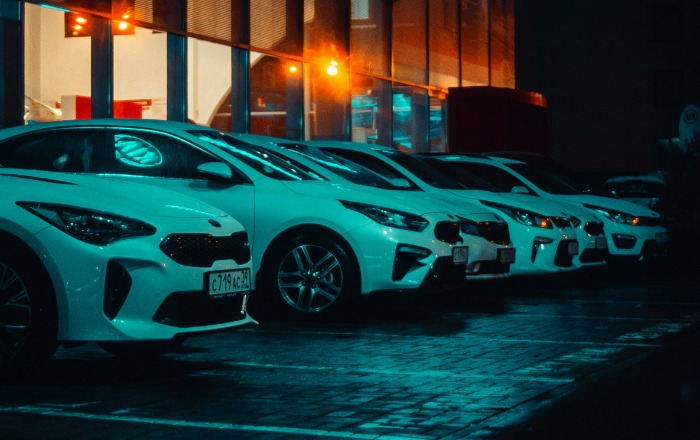 Dübörög a használt autó import